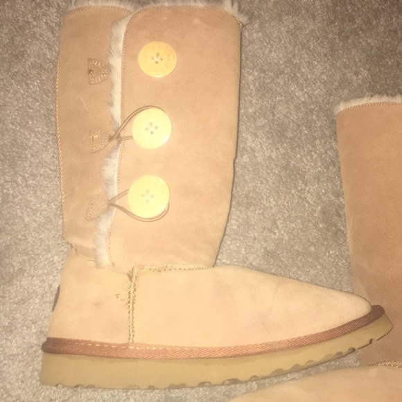 UGG tall tan fur boots with buttons - Picture 1 of 4